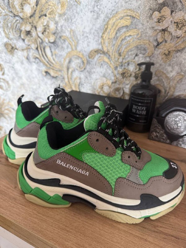 Женские кроссовки Balenciaga зелёные, новые
