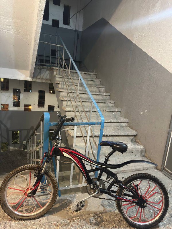 Велосипед черный с красным