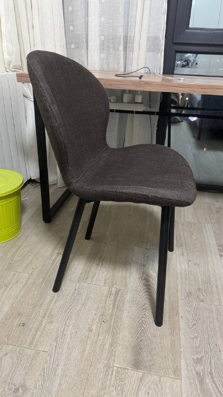 Обеденный стол и два стула 3