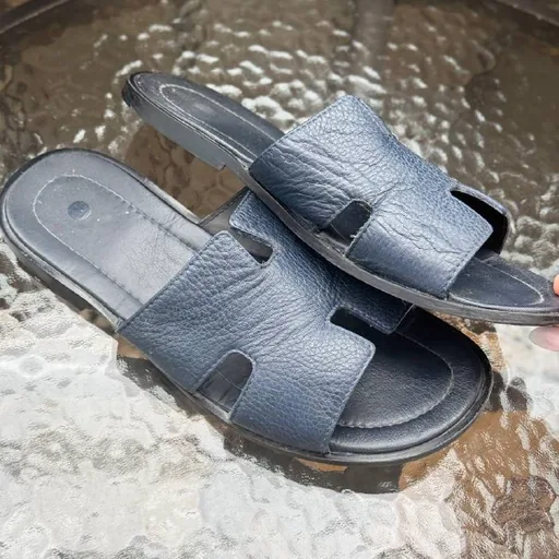 Кожаные шлепки