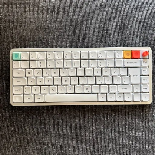 Клавиатура NuPhy Air75 V3, веб-камера Logitech C920, наушники Logitech Zone Wired 2, USB-хаб Streamplify Hub Deck 5, чехол для MacBook Air 15
