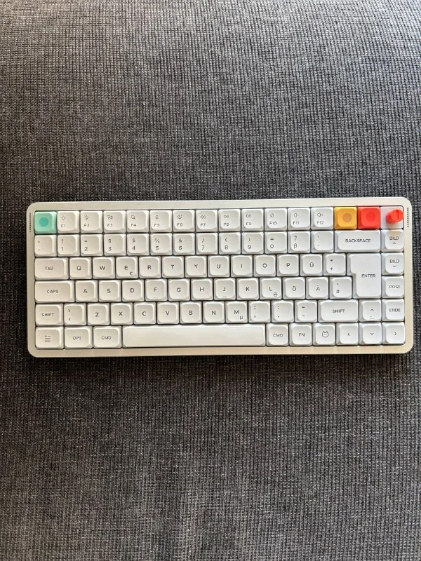 Клавиатура NuPhy Air75 V3, веб-камера Logitech C920, наушники Logitech Zone Wired 2, USB-хаб Streamplify Hub Deck 5, чехол для MacBook Air 15 1