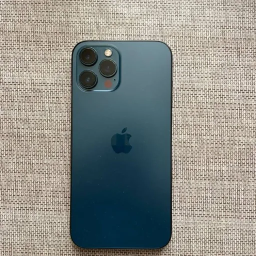 iPhone 12 Pro Max, Apple Watch 8