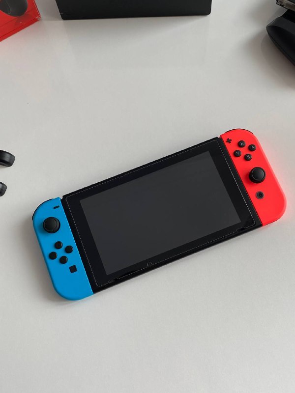Nintendo Switch V2 с комплектом и SD картой 128 GB 2
