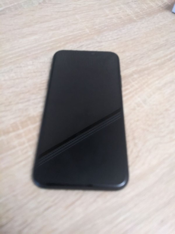 Iphone 11 64Гб с зарядкой, коробкой, 2 чехлами 2