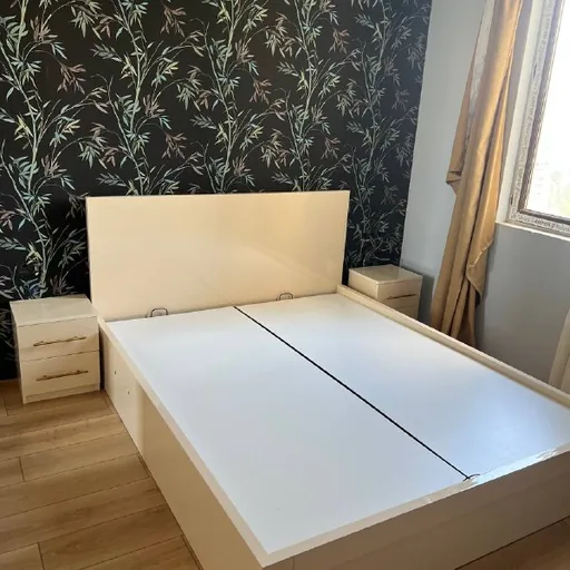 Кровать, две тумбы