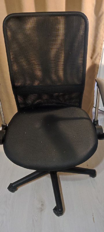 Стол Jysk и стул Jysk