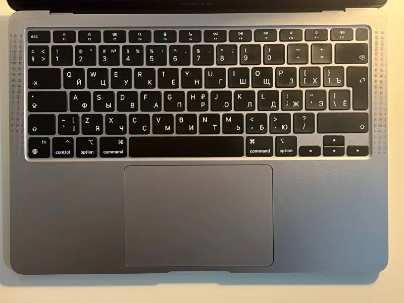 MacBook Air M1, беспроводная мышь Logitech, коврик для мыши 5