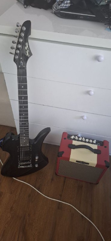 Гитара Harley Benton и комбик Cort 15 ватт 2