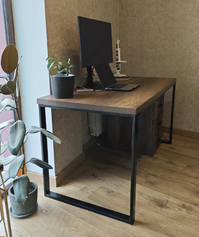 Кастомный рабочий стол 140×70 с тумбой на три ящика 2