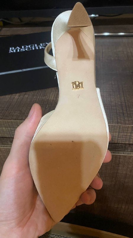 Новые туфли Badgley Mischka бежевые с кристаллами размер 7 US 4