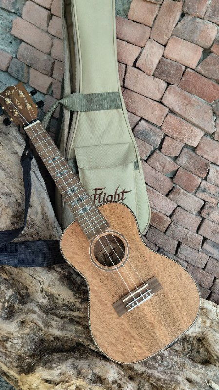 Укулеле Flight из дерева манго с аксессуарами