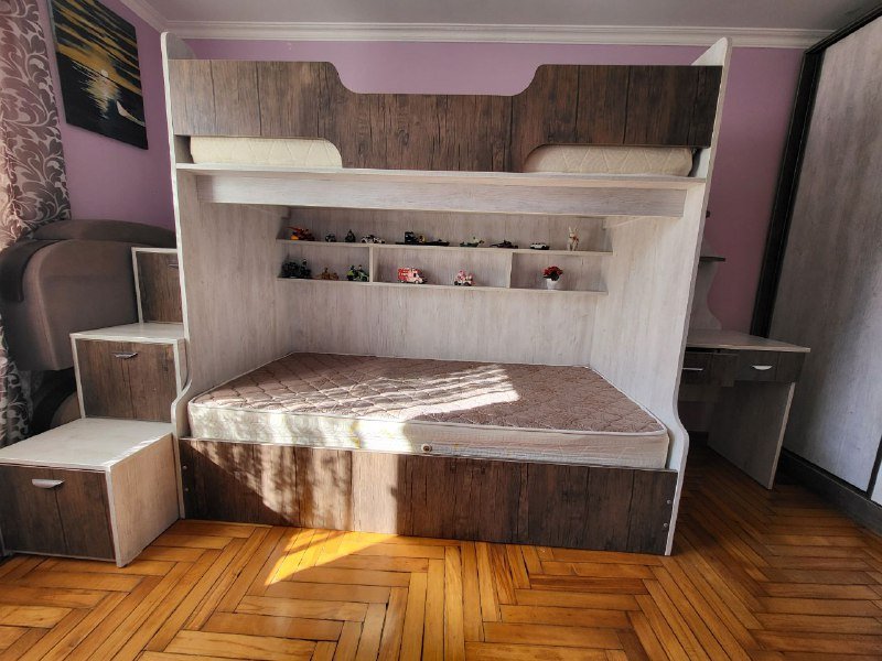 Двухъярусная кровать с матрасами