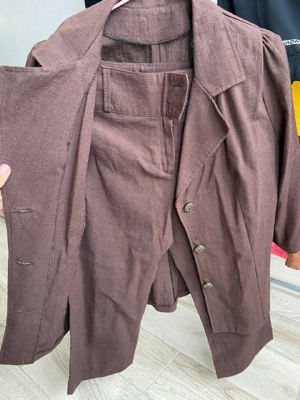 Два женских костюма пиджак юбка и пиджак капри 2