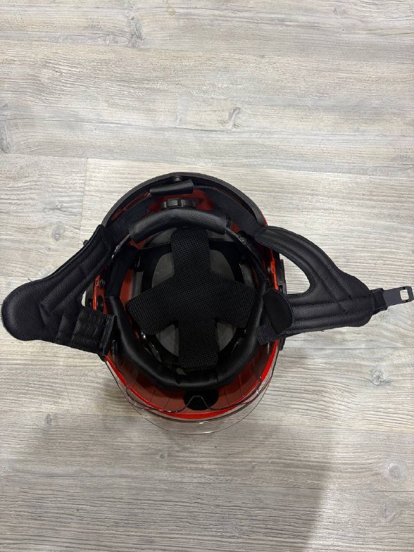 Шлем красный защитный 6