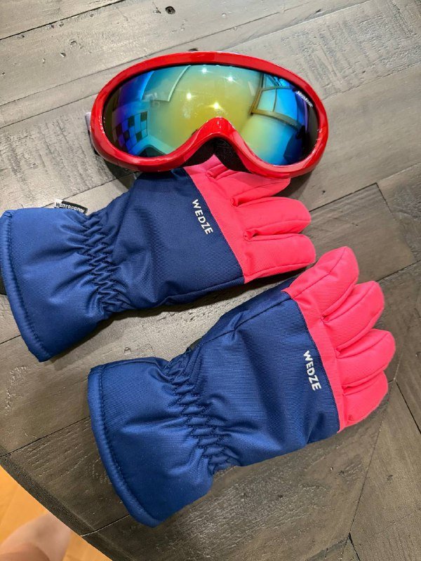 Перчатки и очки для зимнего спорта