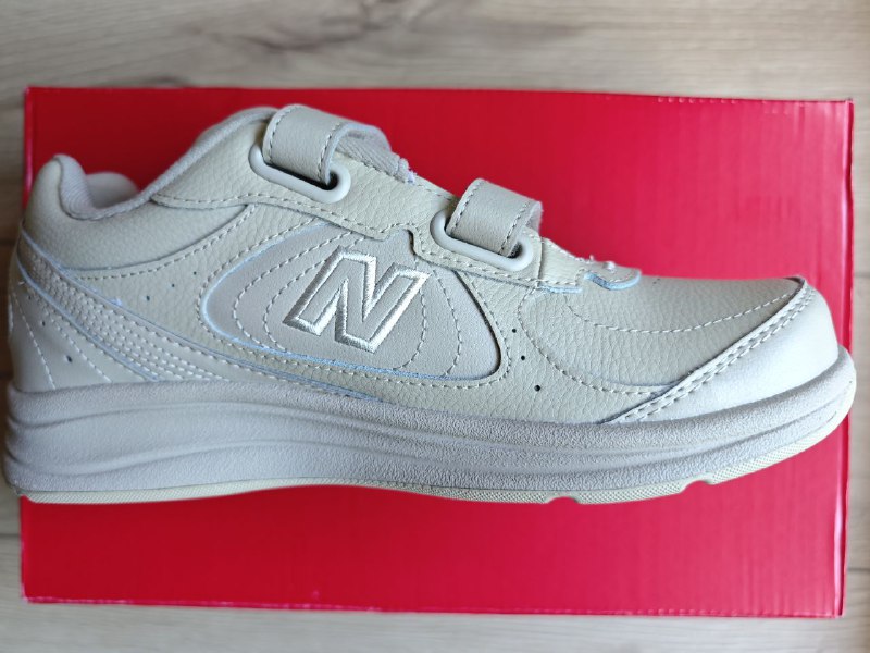 New Balance women's shoes size 7 US