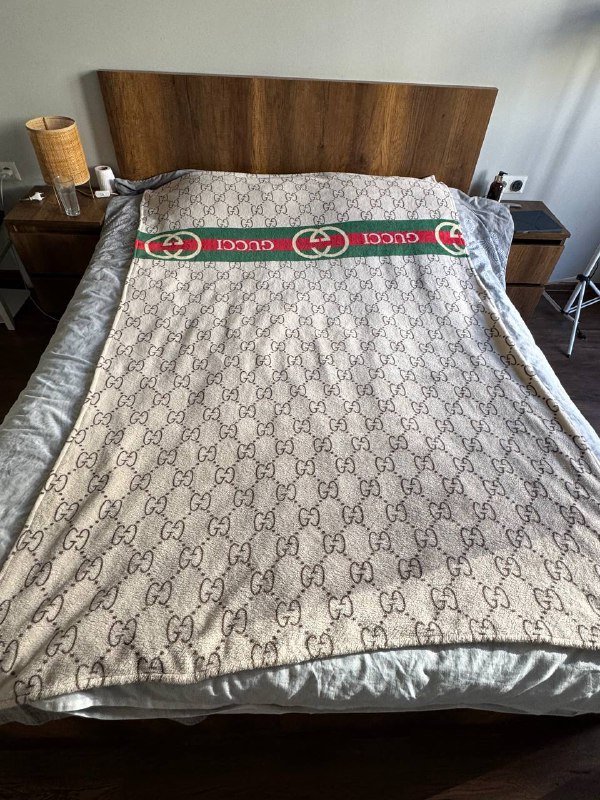 Сковорода, набор кастрюль, надувной матрас, пледы, коврики, стеллаж, корзина, подушки 5