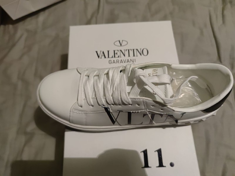 Новые кроссовки Valentino размер 42 2