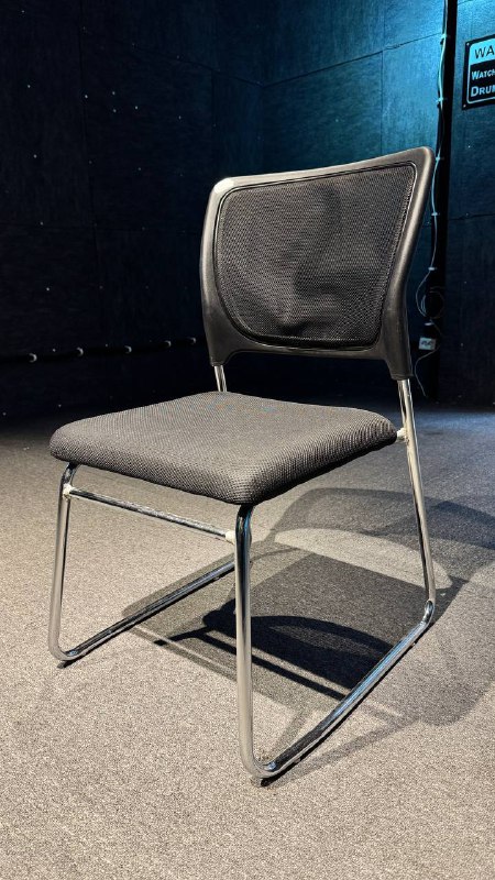 Кресло офисное, Стол офисный с ящиками 2