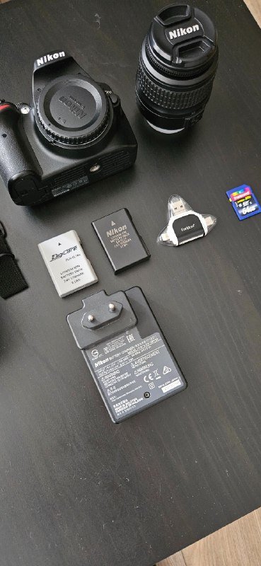 Фотоаппарат Nikon D3200 с объективом, аккумуляторами и аксессуарами 2