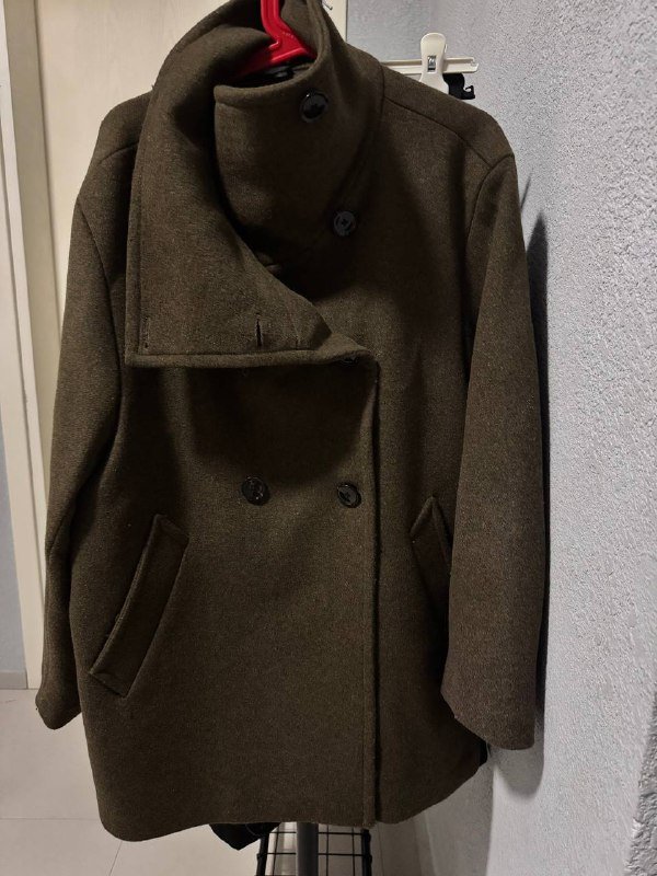 Рубашка, ботильоны, полупальто, кроссовки, сумка, майка, футболка, джинсы, очки солнцезащитные 3