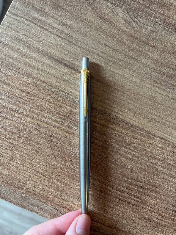 Канцелярский нож, автоматическая ручка Parker, ластики 2