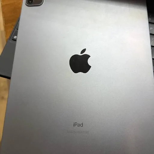iPad Pro 11 256 GB 2 поколения с клавиатурой