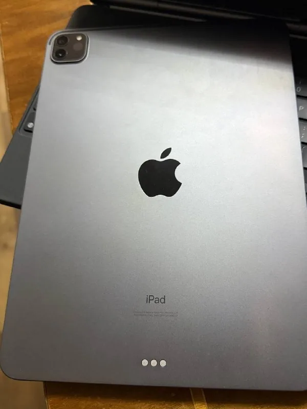 iPad Pro 11 256 GB 2 поколения с клавиатурой 1
