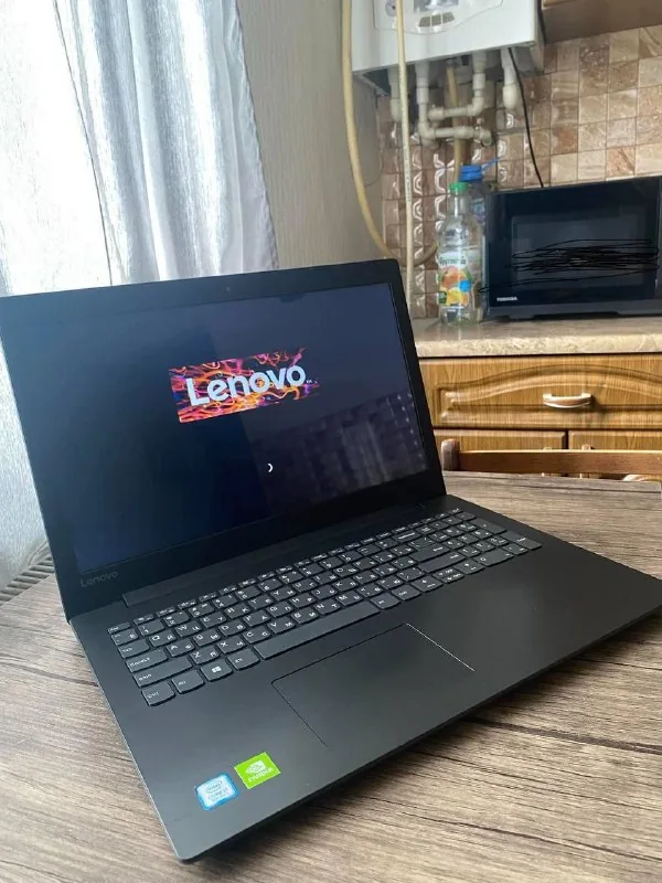 Ноутбук Lenovo 15.6" i5-8250U 8GB 1TB SSD MX150
