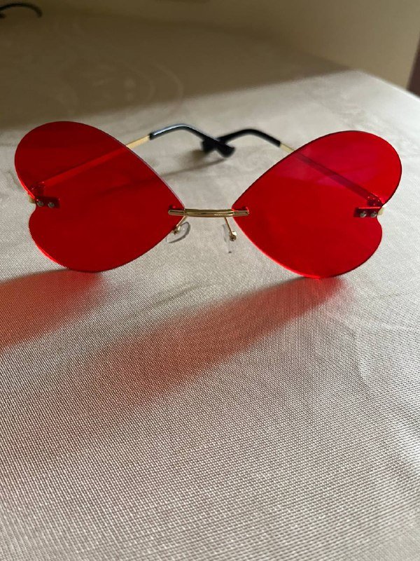 Солнцезащитные очки в форме сердца