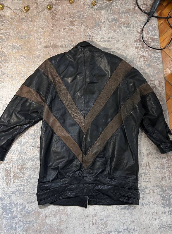 Кожаная женская куртка, Кеды Levi’s, Юбка S 3