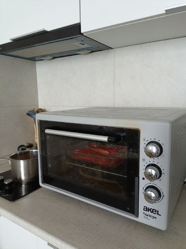 Электро-духовка Akel с решёткой и противнями