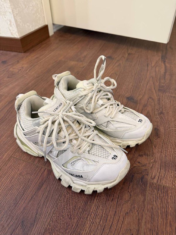 Женские кроссовки 39 размер