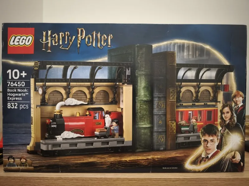 LEGO Harry Potter Book Nook Hogwarts Express 1