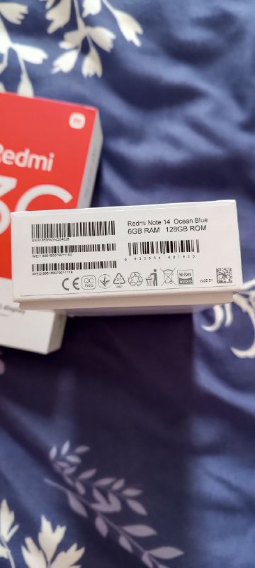 Три телефона Redmi Note 14, Redmi 13C, Redmi Note 12S и буфер