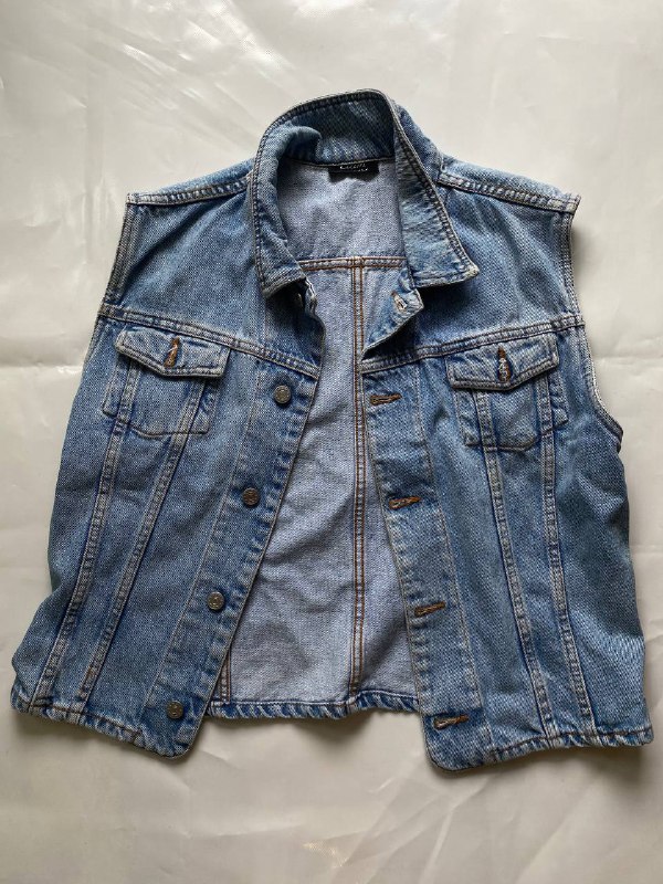 Полусапожки, ботильоны, сандалии, подвески, платок, жилетка джинсовая, шорты джинсовые 8