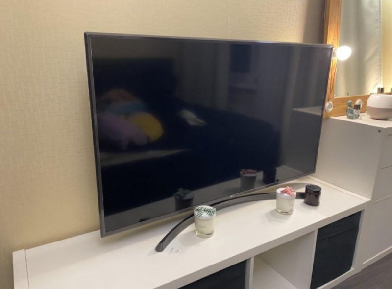 Кухонная машина, стол с 4 стульями, комод, телевизор 3