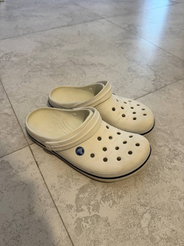 Кроссовки Reebok Instapump, сабо Crocs 3