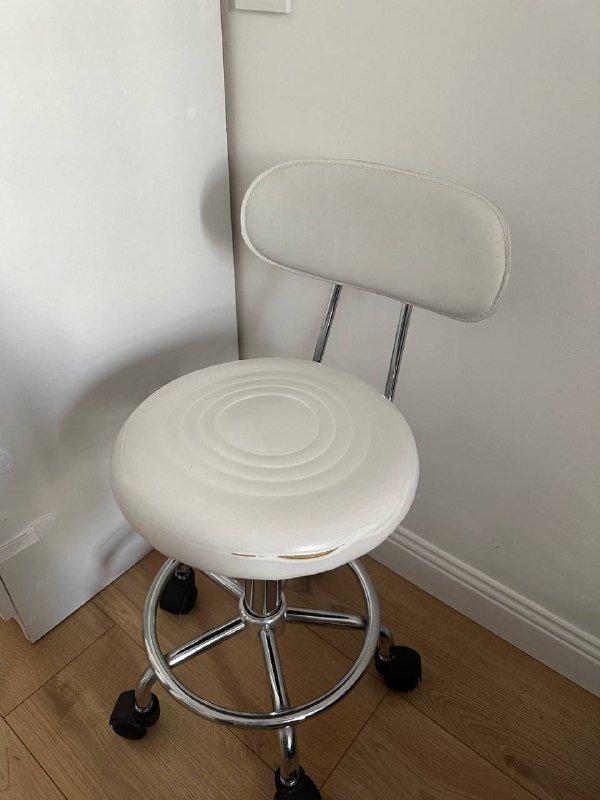Стул мастера регулируемый по высоте на колесах 1