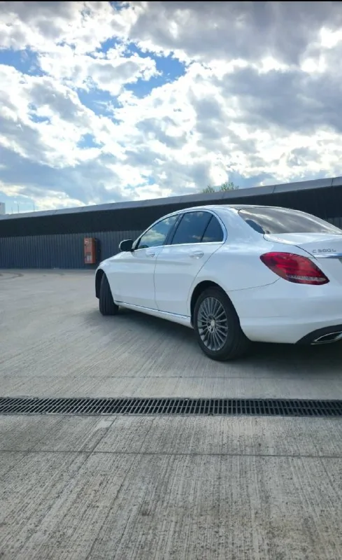 Mercedes-Benz C300 9
