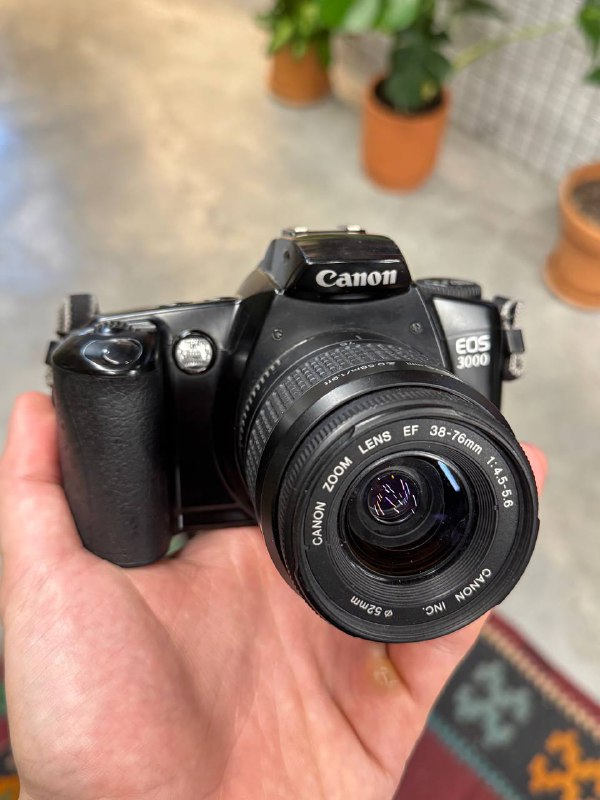 Винтажный пленочный фотоаппарат Canon 3000 с объективом