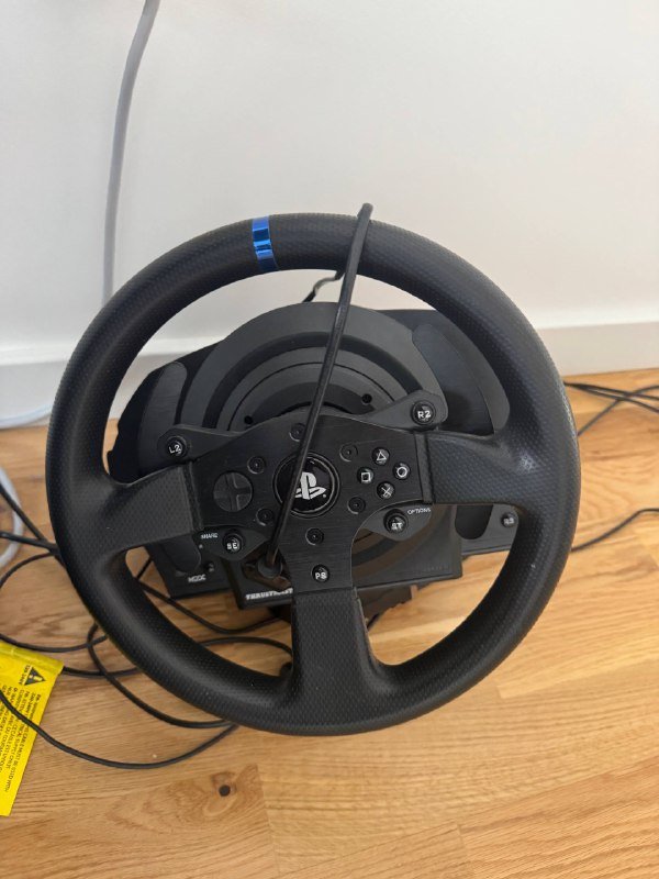 Игровой руль Thrustmaster T300 RS с тремя педалями