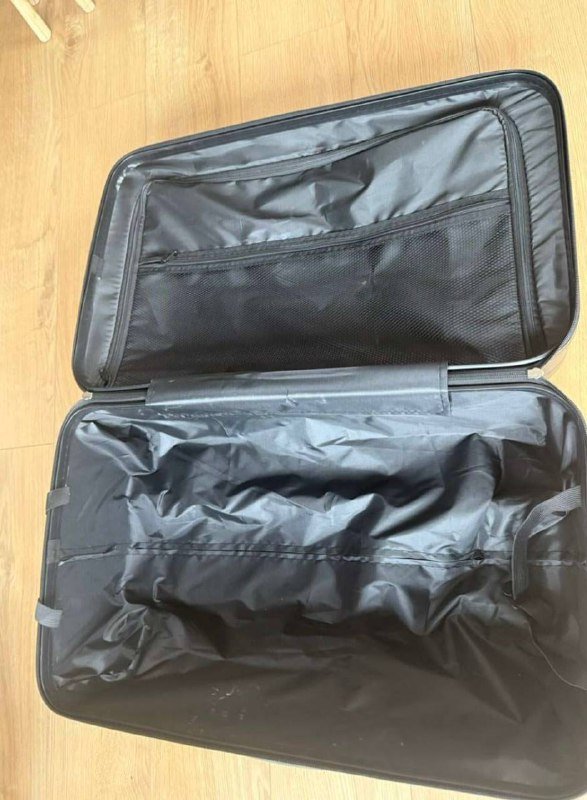 Черный чемодан для путешествий 3