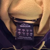 Куртка adidas, пиджак Henderson, кроссовки Levis, Zippo, настолка 3