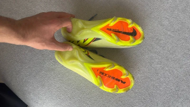 Футбольные бутсы Nike 1