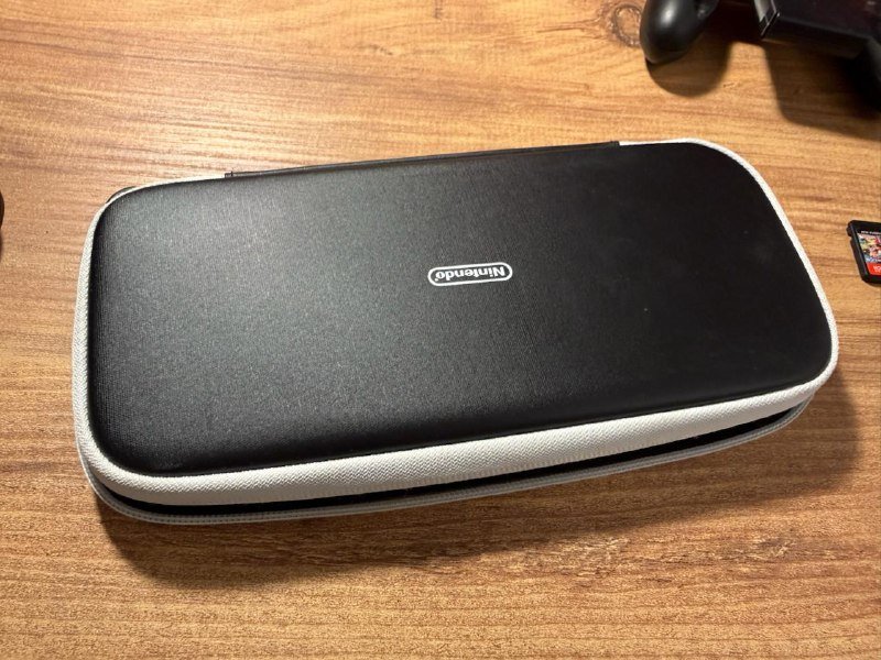 Nintendo Switch OLED с аксессуарами и чехлом 3