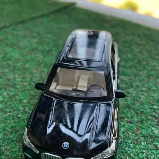 Игрушечная машина BMW
