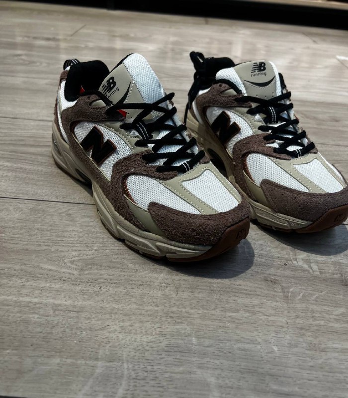 New Balance sneakers in two colors 2