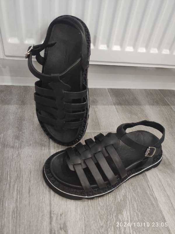 Платья Mango, Zara, спортивный костюм, сандали 7